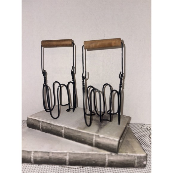 The Unbranded Brand Other - 2 pcs. - Metal Wire Canning Jar Holder Lifter with Wood Handle Farmhouse Country